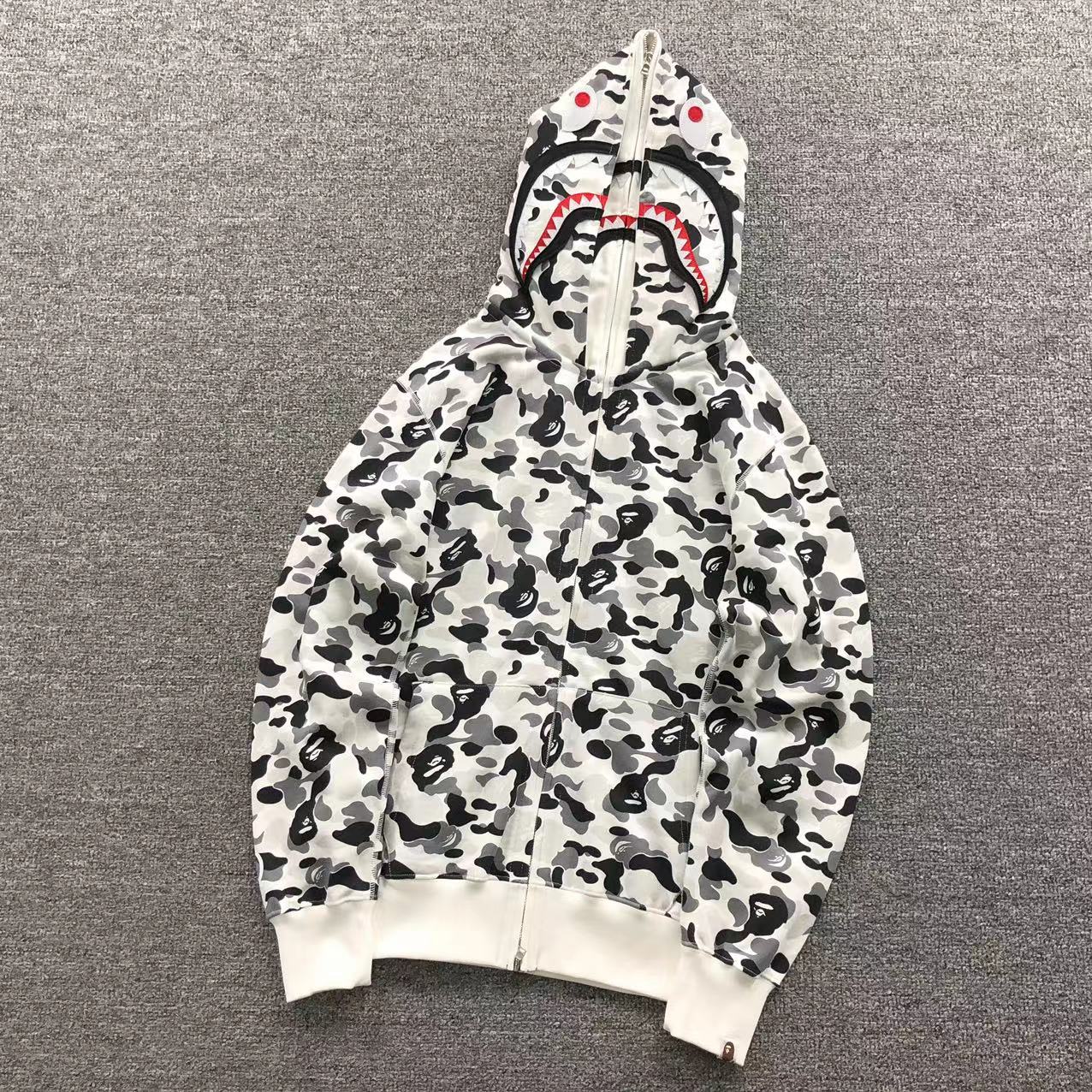 17#BAPE majica