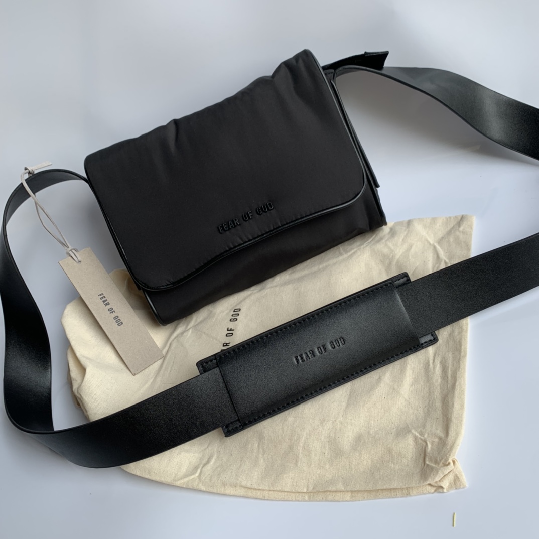 2#Essentials torbica